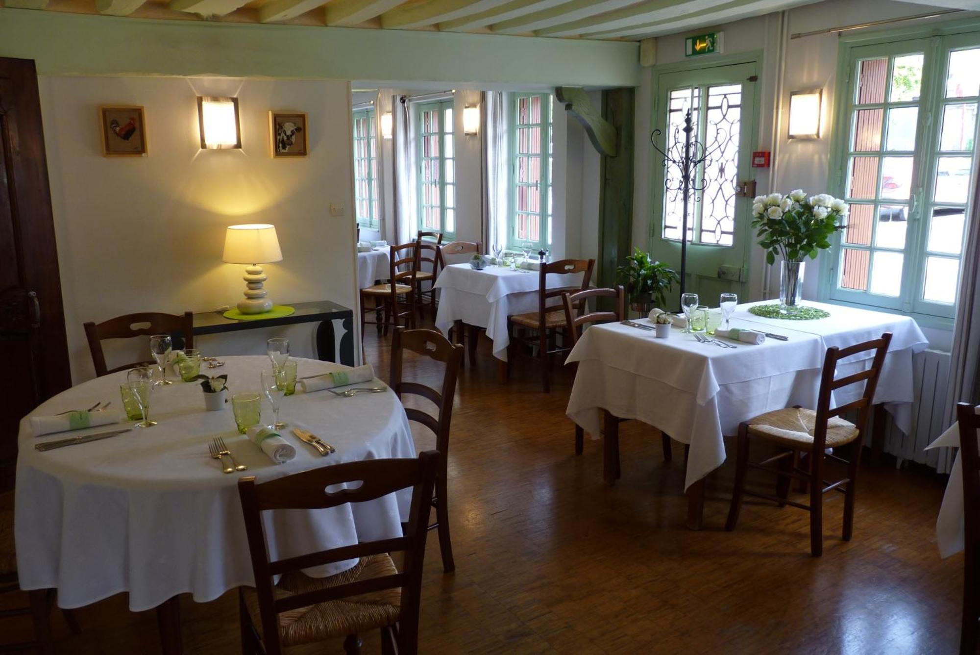 Hotel-Restaurant La P'Tite Auberge Lillebonne Luaran gambar