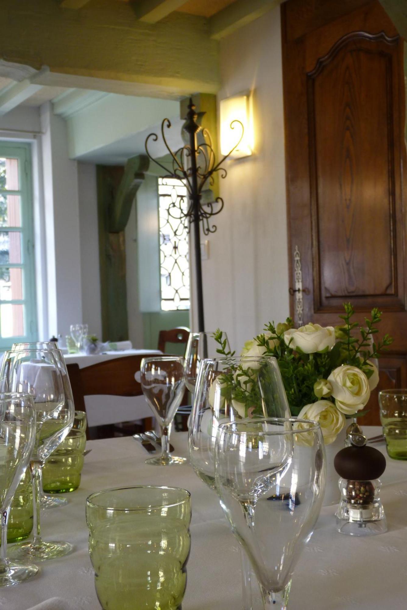 Hotel-Restaurant La P'Tite Auberge Lillebonne Luaran gambar