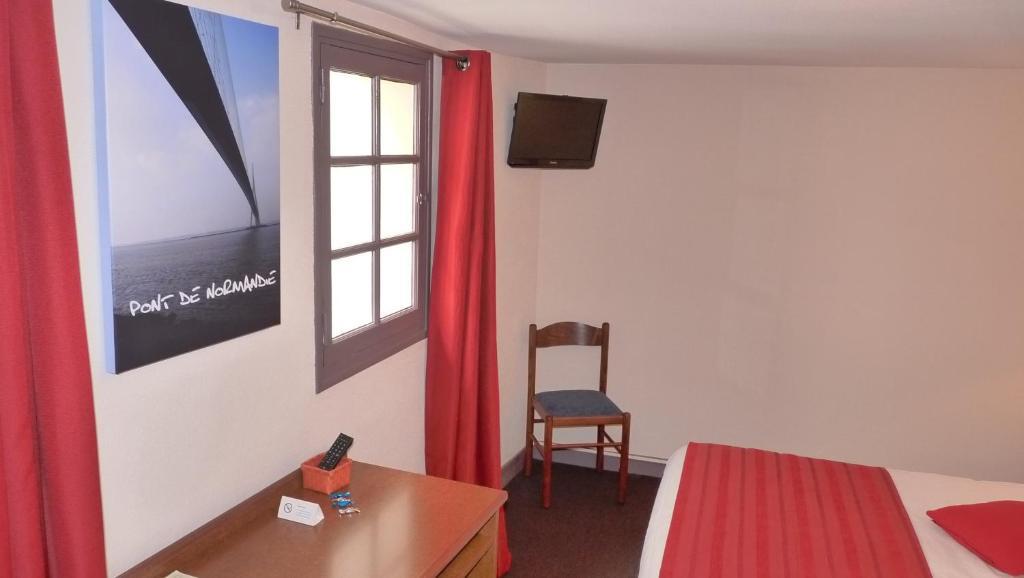 Hotel-Restaurant La P'Tite Auberge Lillebonne Bilik gambar