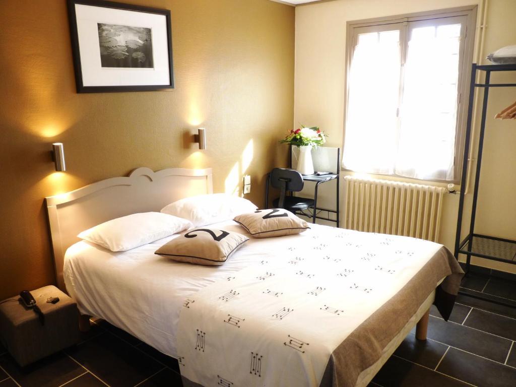 Hotel-Restaurant La P'Tite Auberge Lillebonne Bilik gambar