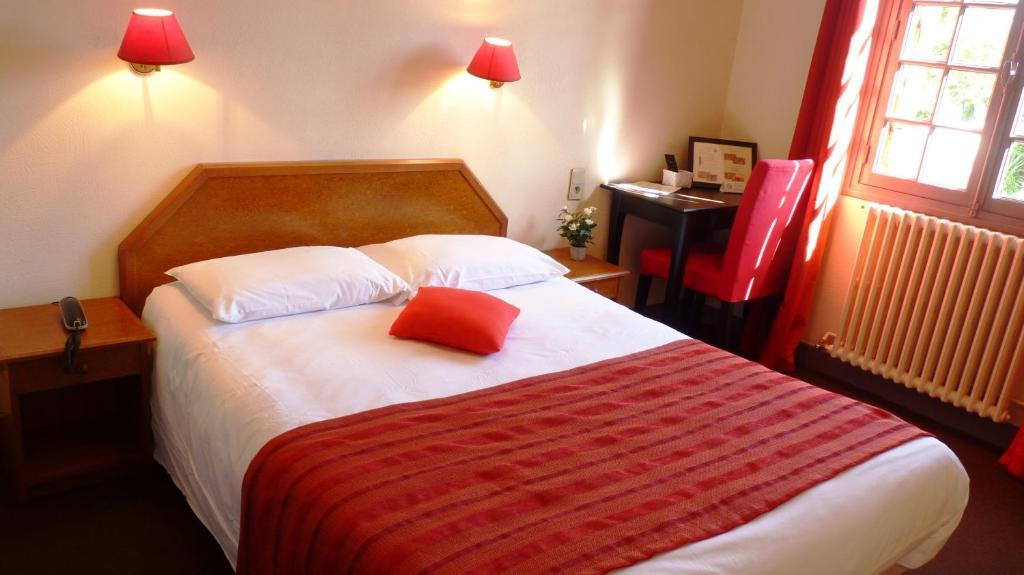 Hotel-Restaurant La P'Tite Auberge Lillebonne Bilik gambar