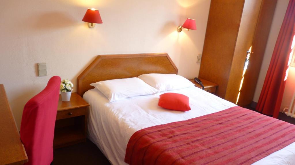 Hotel-Restaurant La P'Tite Auberge Lillebonne Bilik gambar