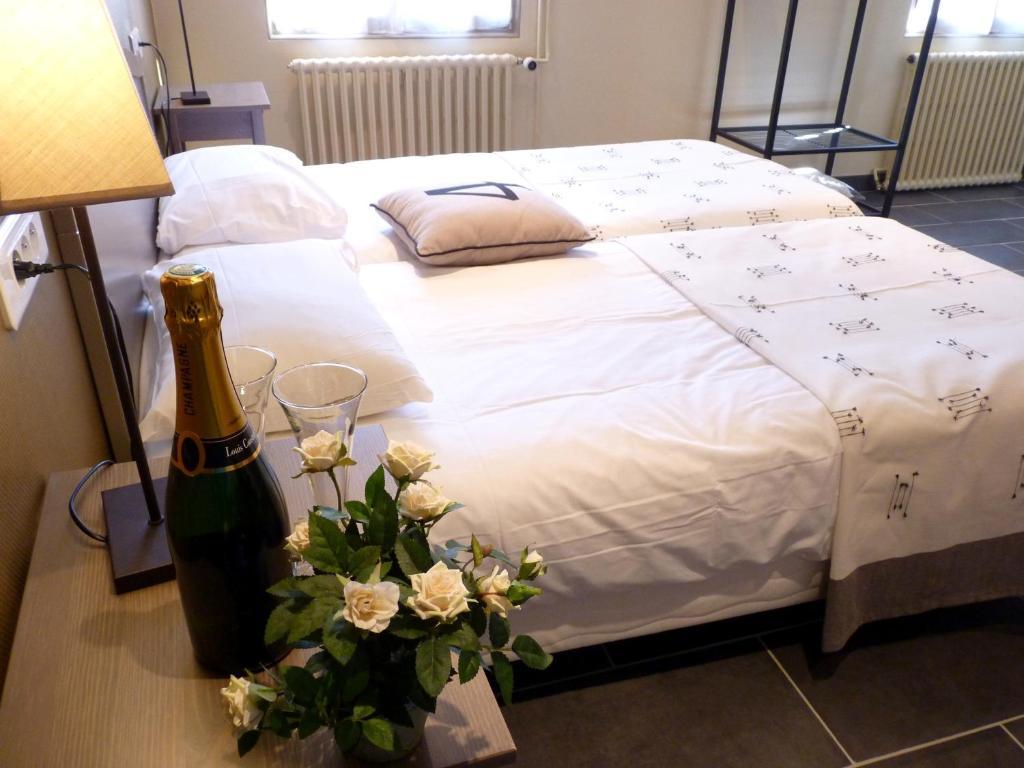 Hotel-Restaurant La P'Tite Auberge Lillebonne Bilik gambar