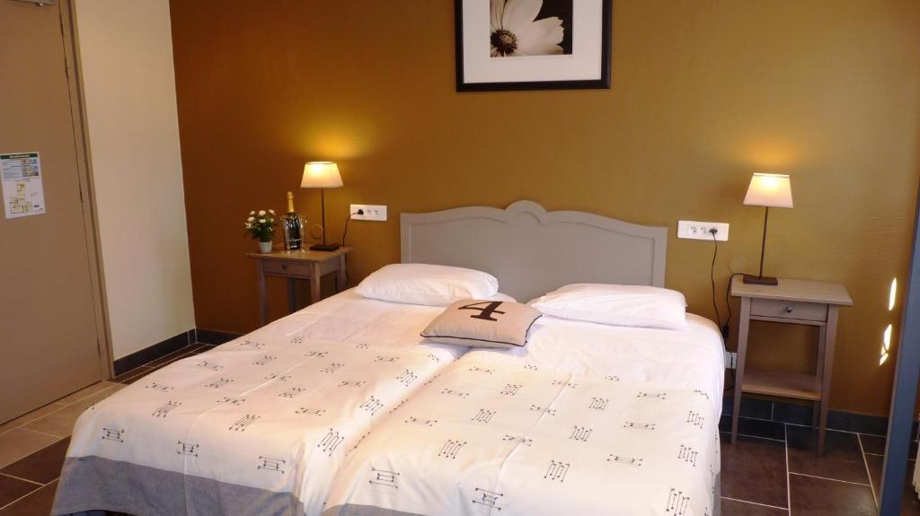 Hotel-Restaurant La P'Tite Auberge Lillebonne Bilik gambar