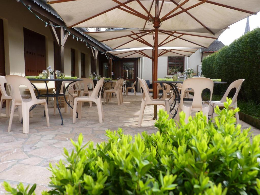 Hotel-Restaurant La P'Tite Auberge Lillebonne Luaran gambar